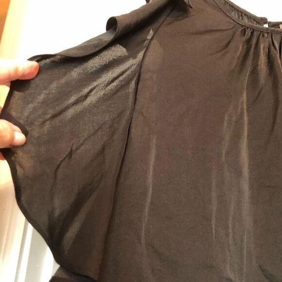 VINCE CAMUTO - L Sz M “Fresh Look” Ruffle Edge Rumple Blouse in Rich Black. NWT! - Picture 7 of 10